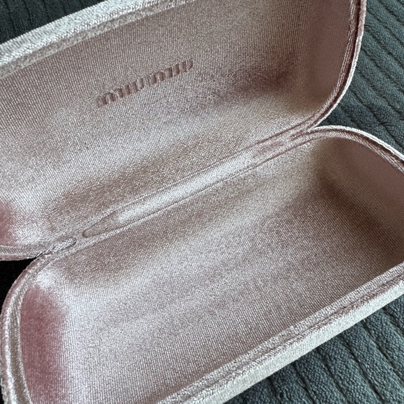 Miu Miu Blush Velvet Eyewear Case - Picture 6 of 10